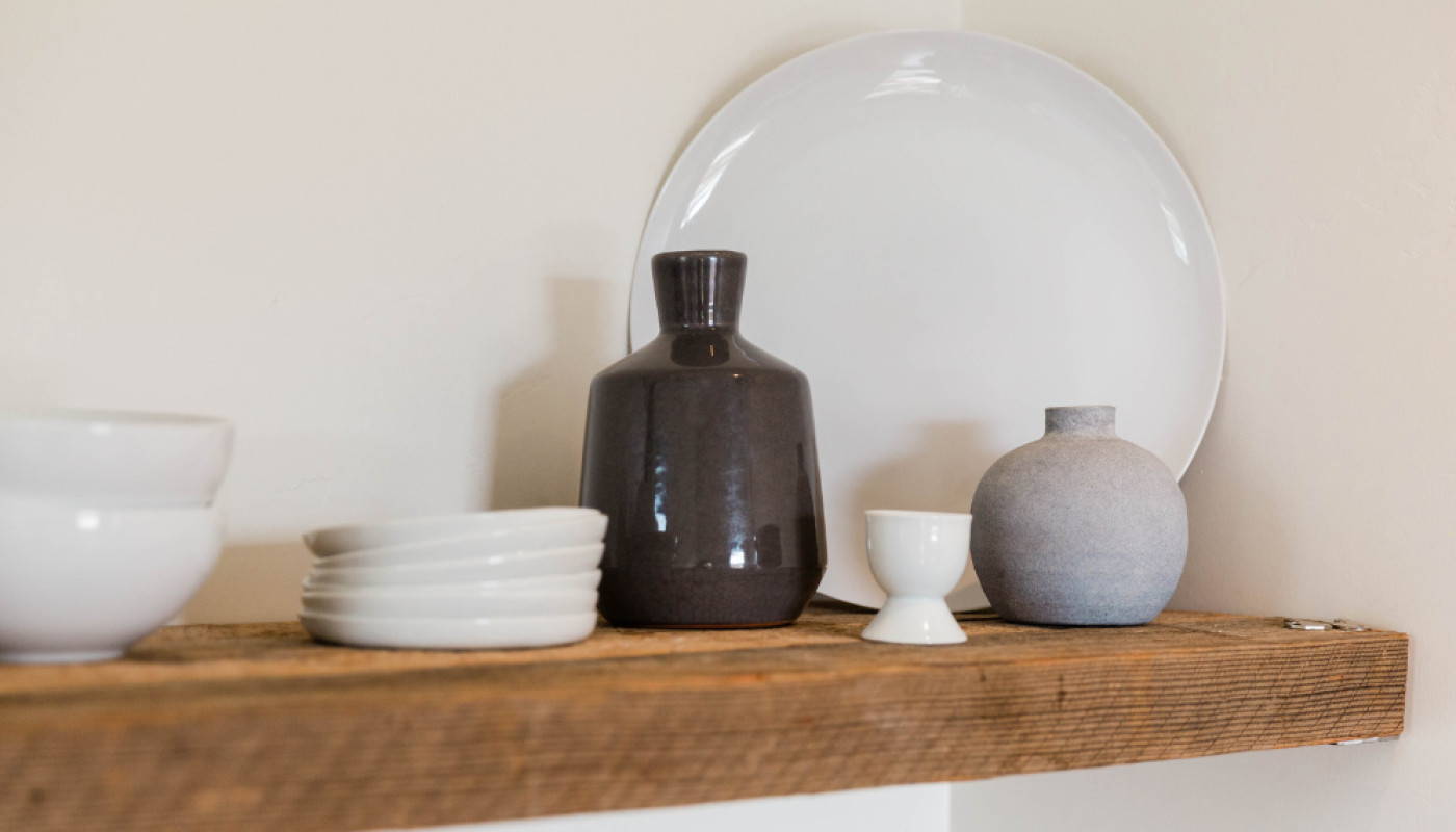 L’étagère flottante en bois, le mobilier déco qui vous fait gagner de la place !